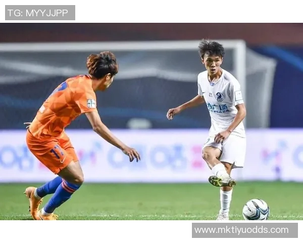 18岁中国后卫关德晴加盟川崎前锋一线队展现成长之路 18岁中国后卫关德晴加盟川崎前锋一线队展现成长之路